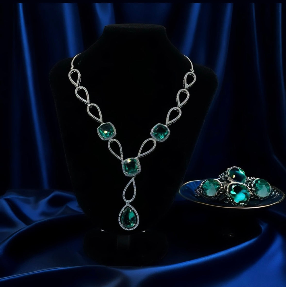 Green Diamond Elegant Necklace - Exquisite Sophistication in Indian Jewelry, USA