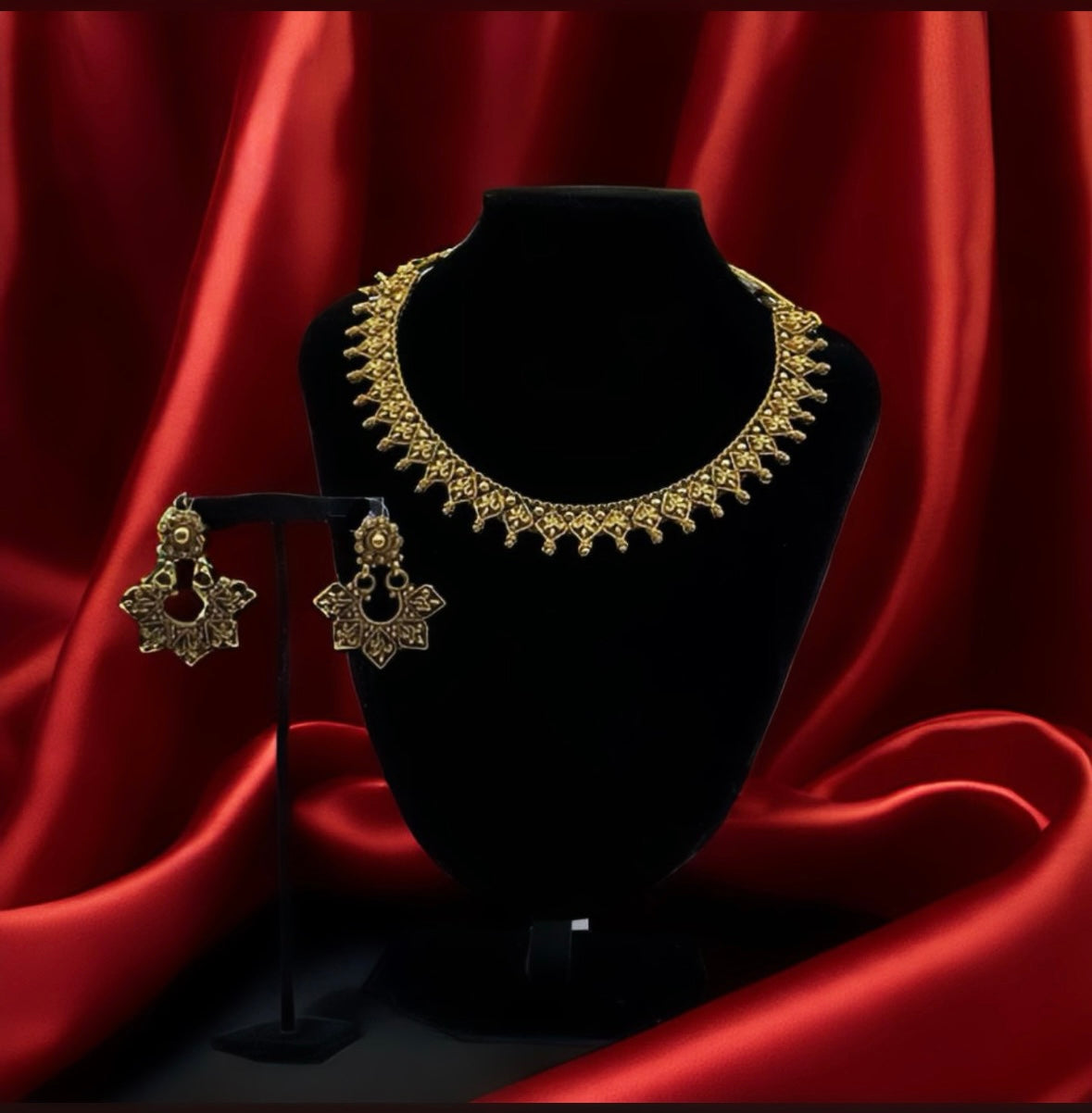 Elegant Gold Necklace - Timeless Sophistication in Indian Jewelry, USA