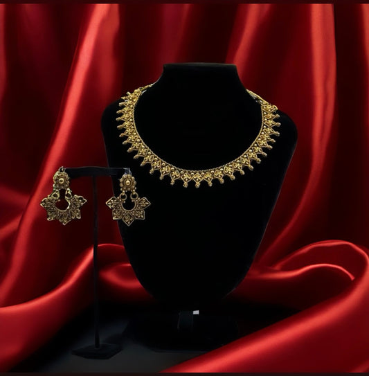 Elegant Gold Necklace - Timeless Sophistication in Indian Jewelry, USA