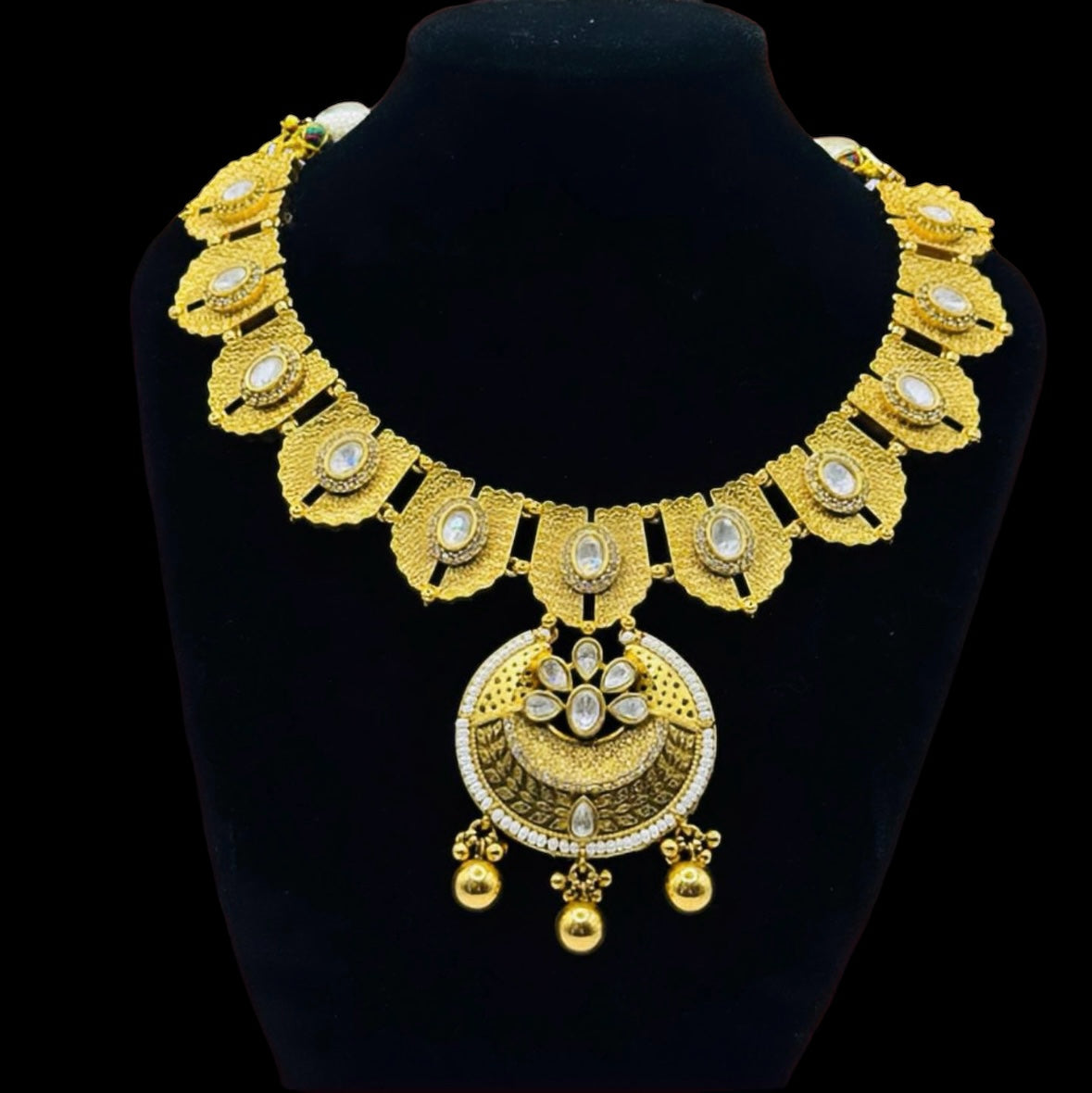 Evergreen Gold Set Tanishq design