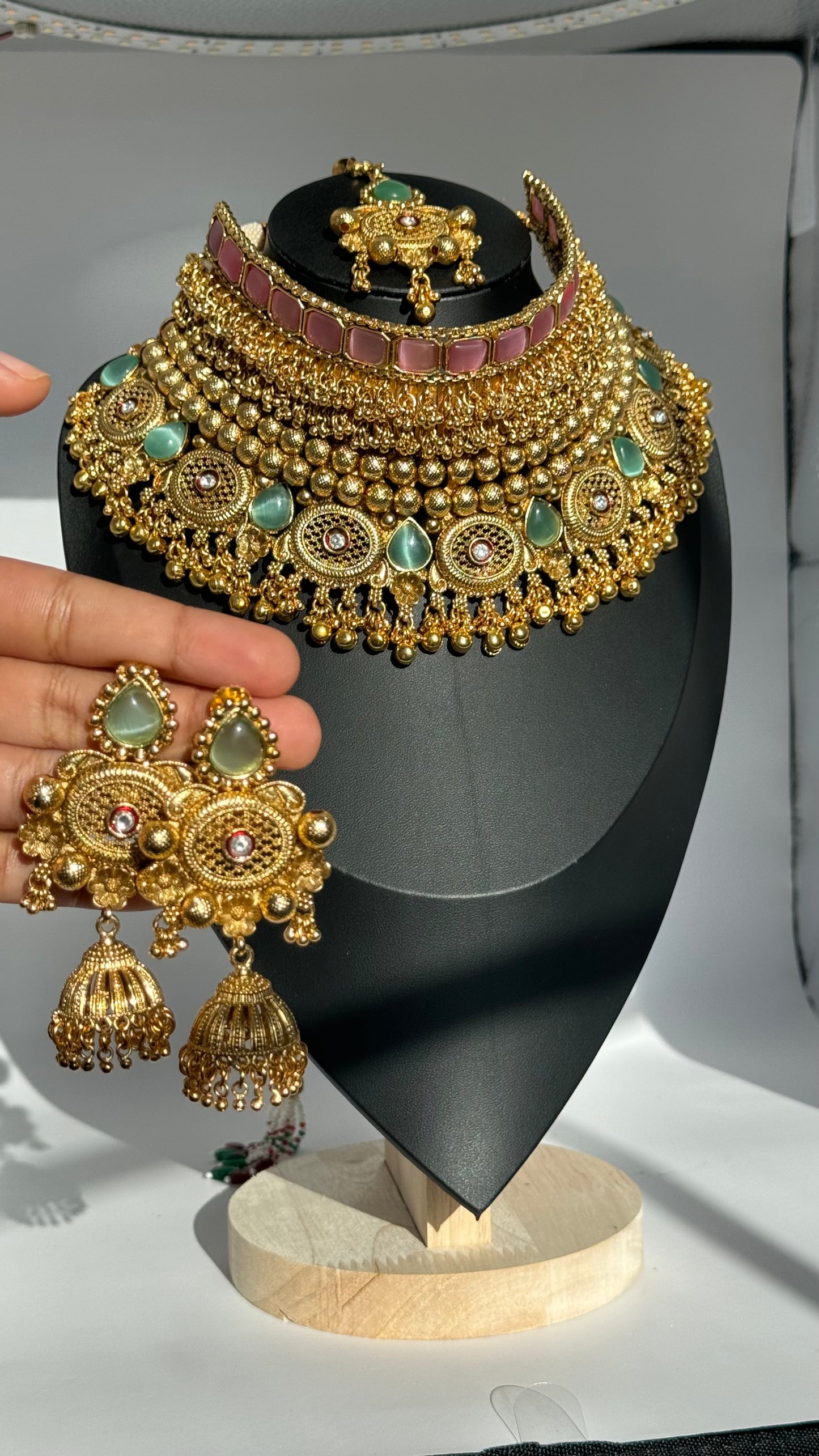 Exact Gold Look Heavy Choker pink/mint - Exquisite Indian Jewelry in USA