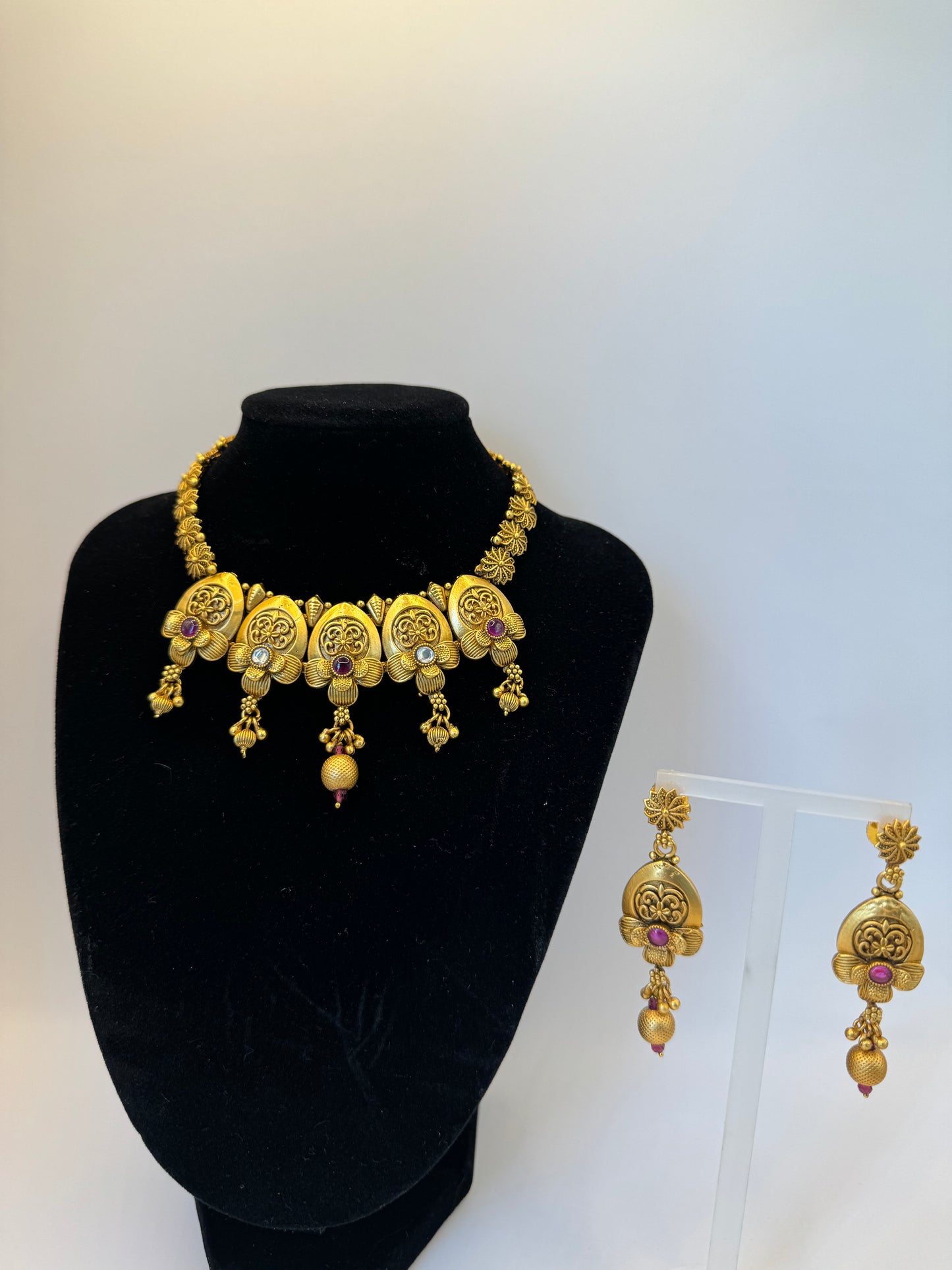 Elegant Gold Set - Timeless Beauty in Indian Jewelry, USA