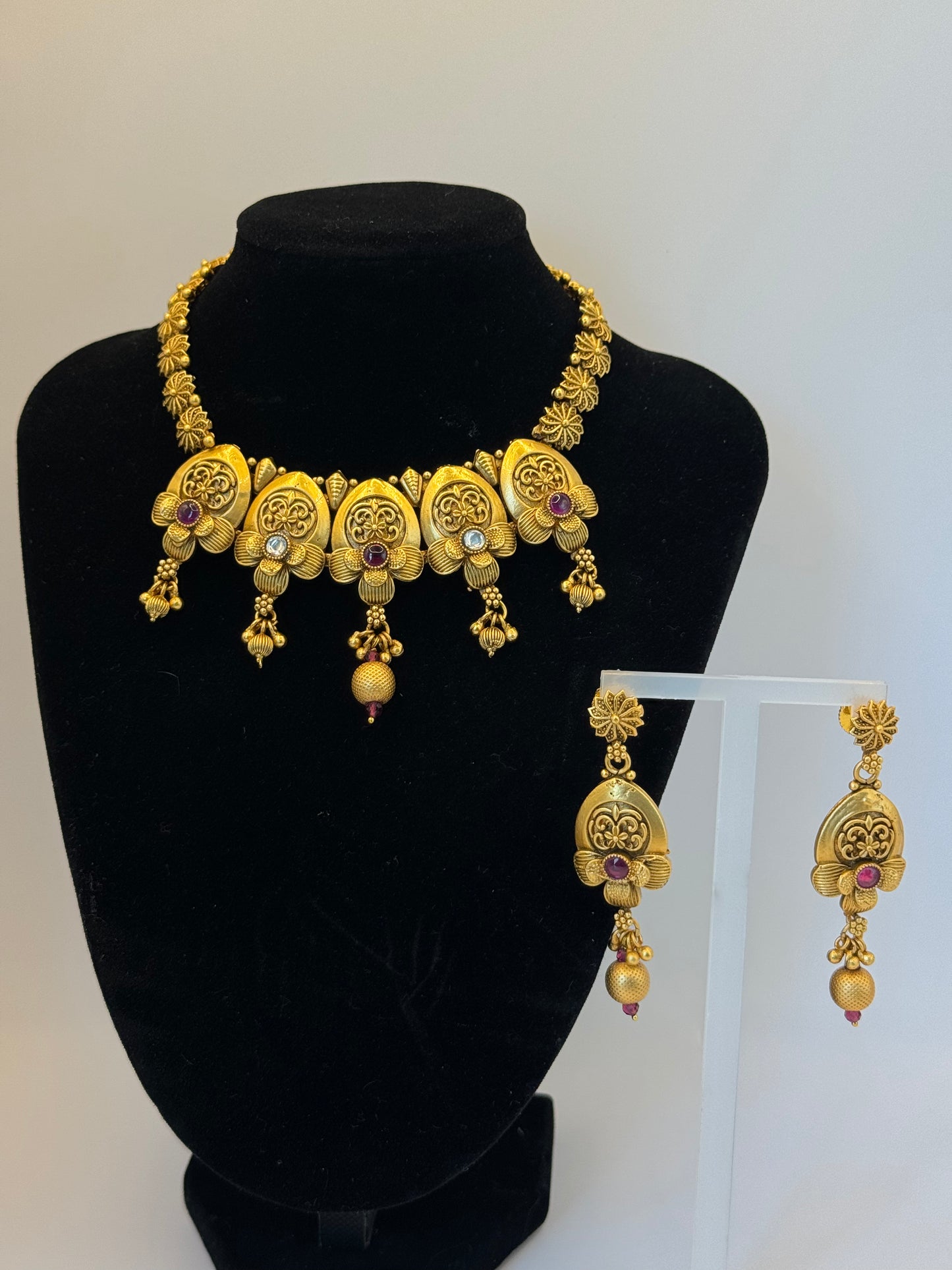 Elegant Gold Set - Timeless Beauty in Indian Jewelry, USA