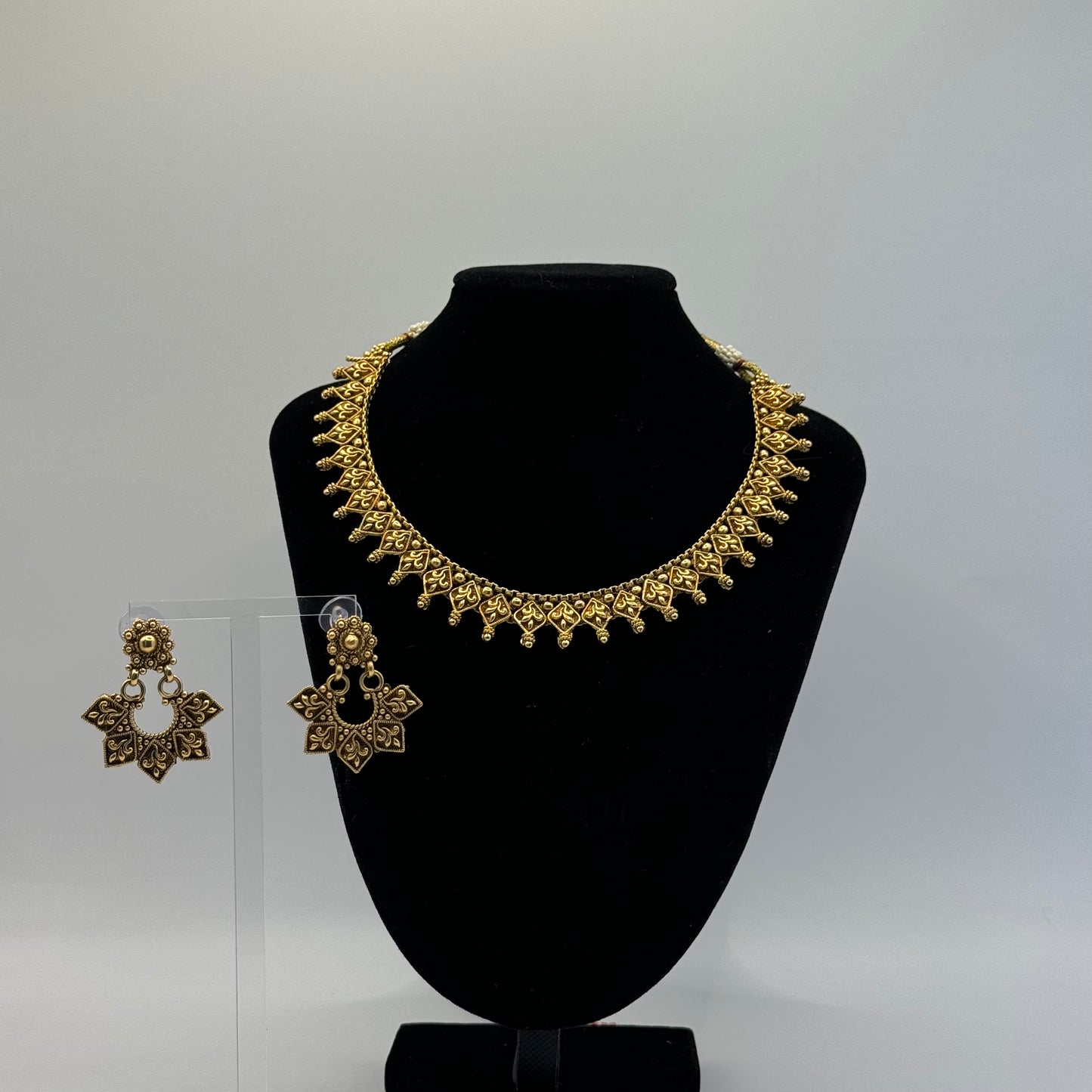 Elegant Gold Necklace - Timeless Sophistication in Indian Jewelry, USA