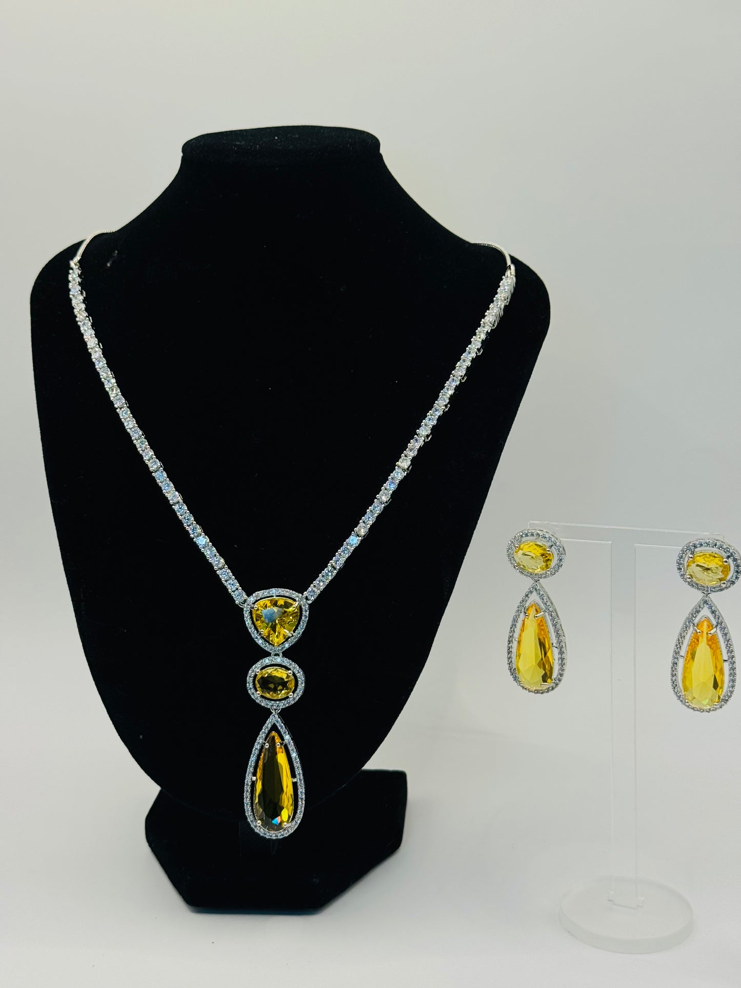 Solitaire Yellow Set - Radiant Splendor in Indian Jewelry, USA