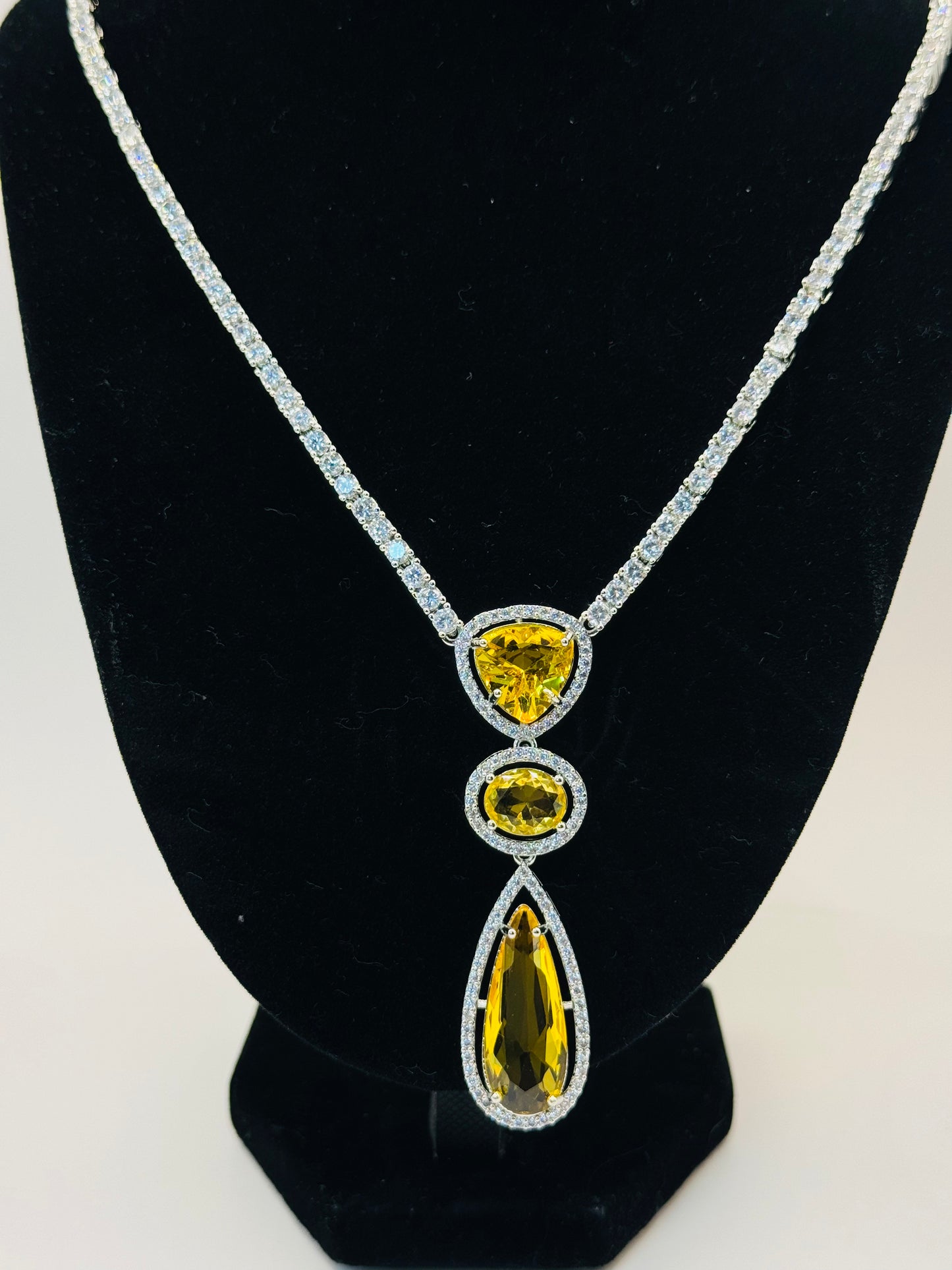 Solitaire Yellow Set - Radiant Splendor in Indian Jewelry, USA