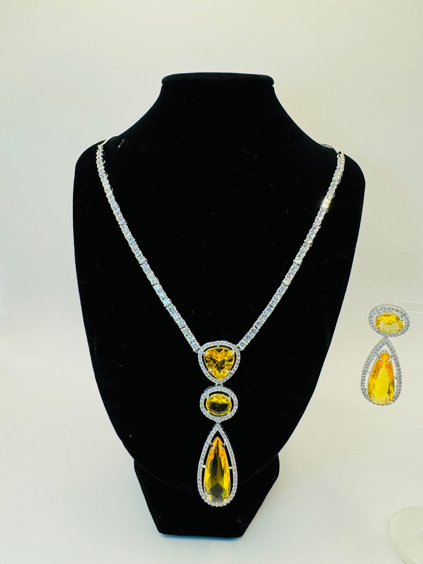 Solitaire Yellow Set - Radiant Splendor in Indian Jewelry, USA