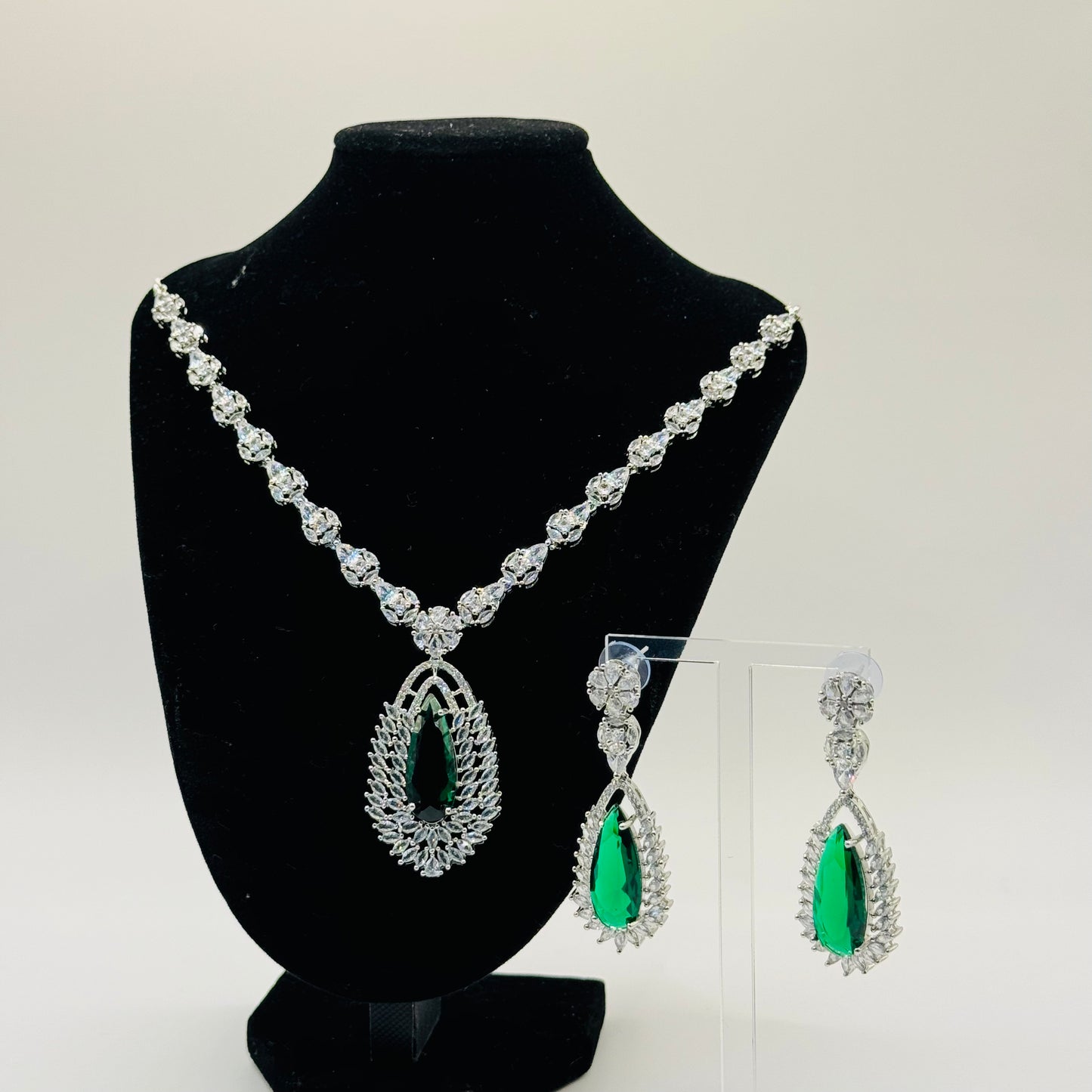 Royal Emeralds and Diamonds Set - Majestic Elegance in Indian Jewelry, USA