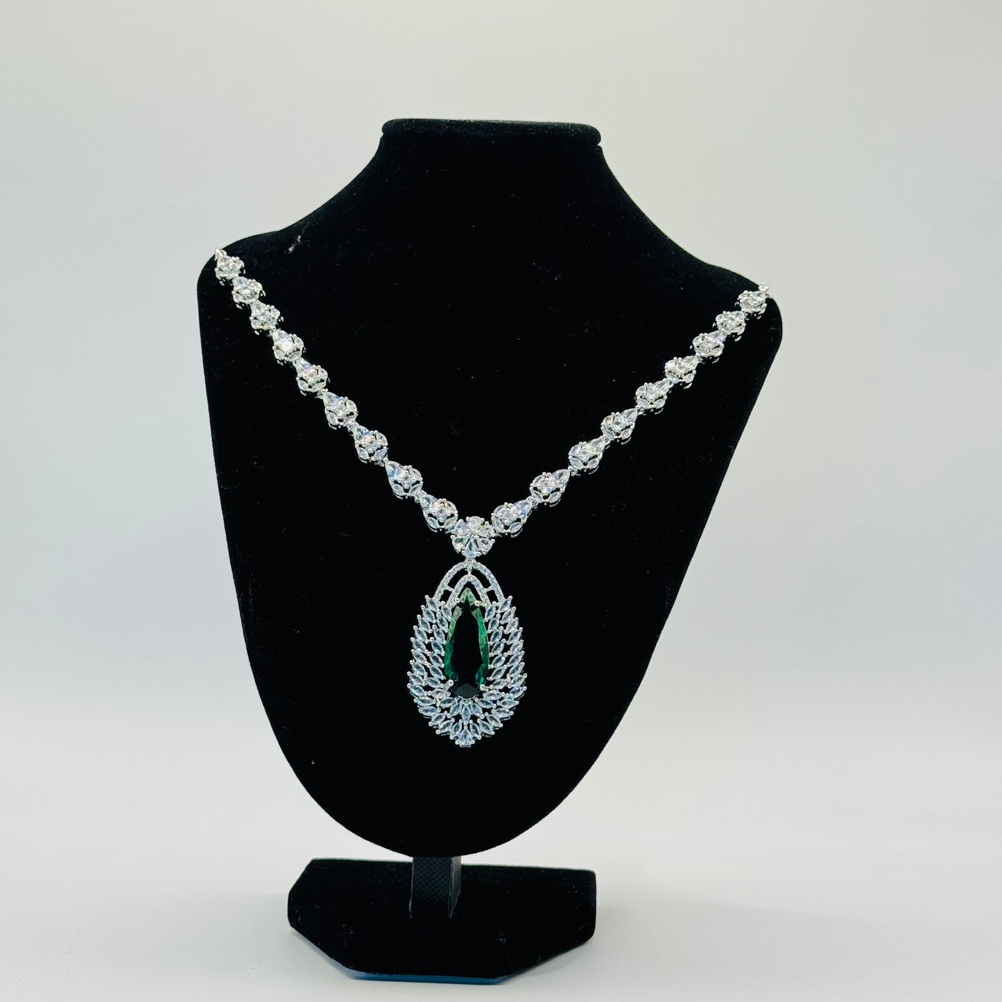 Royal Emeralds and Diamonds Set - Majestic Elegance in Indian Jewelry, USA